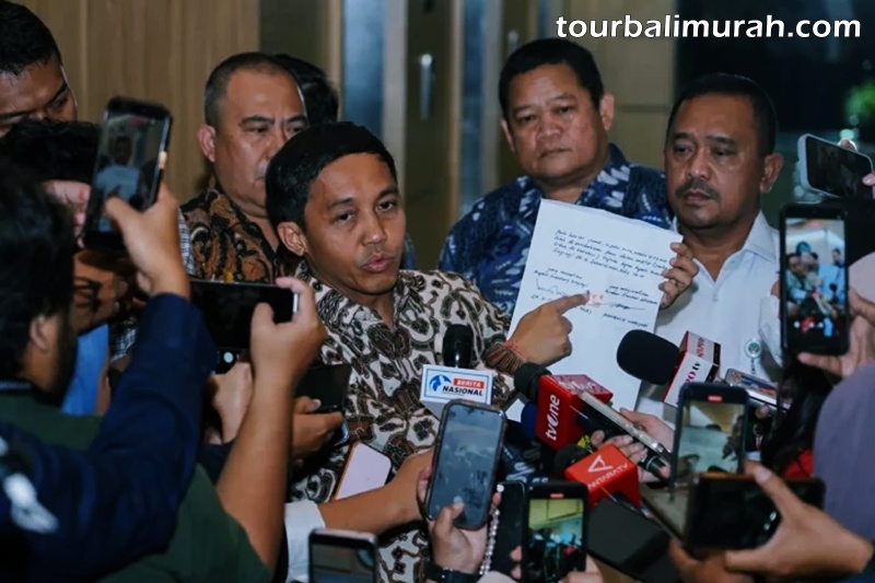 Raja Juli Antoni telah menyampaikan laporan penolakan gratifikasi kepada lembaga antirasuah