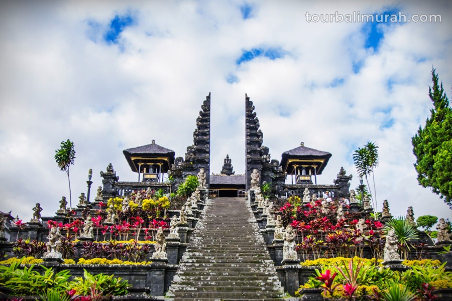Pura Besakih di desa Menanga Karangasem Bali